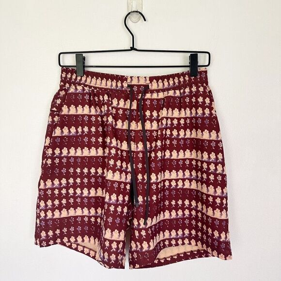 Lululemon Men’s Pool Short 7” in Island Bloom - Picture 2 of 10